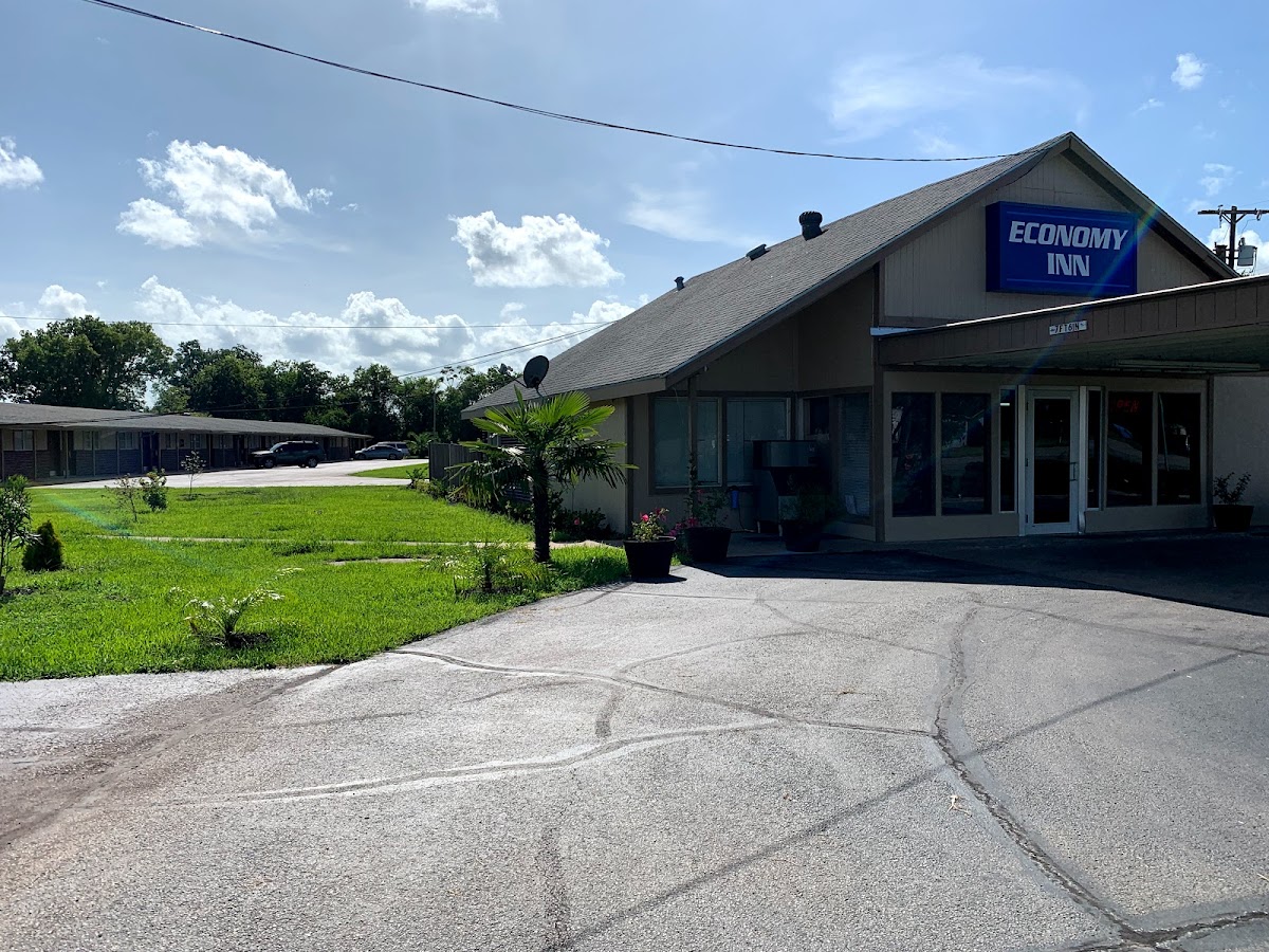 Economy Inn Angleton